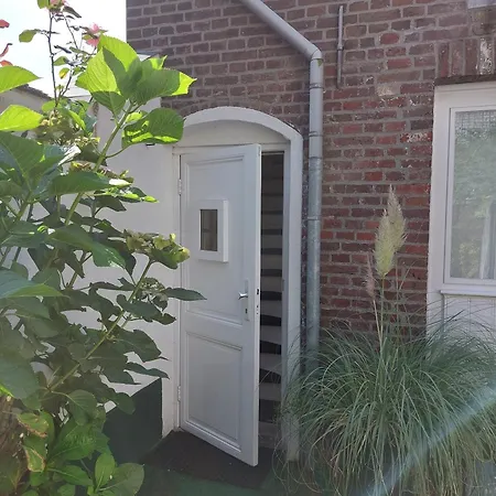 Singelachterhuis Appartement *